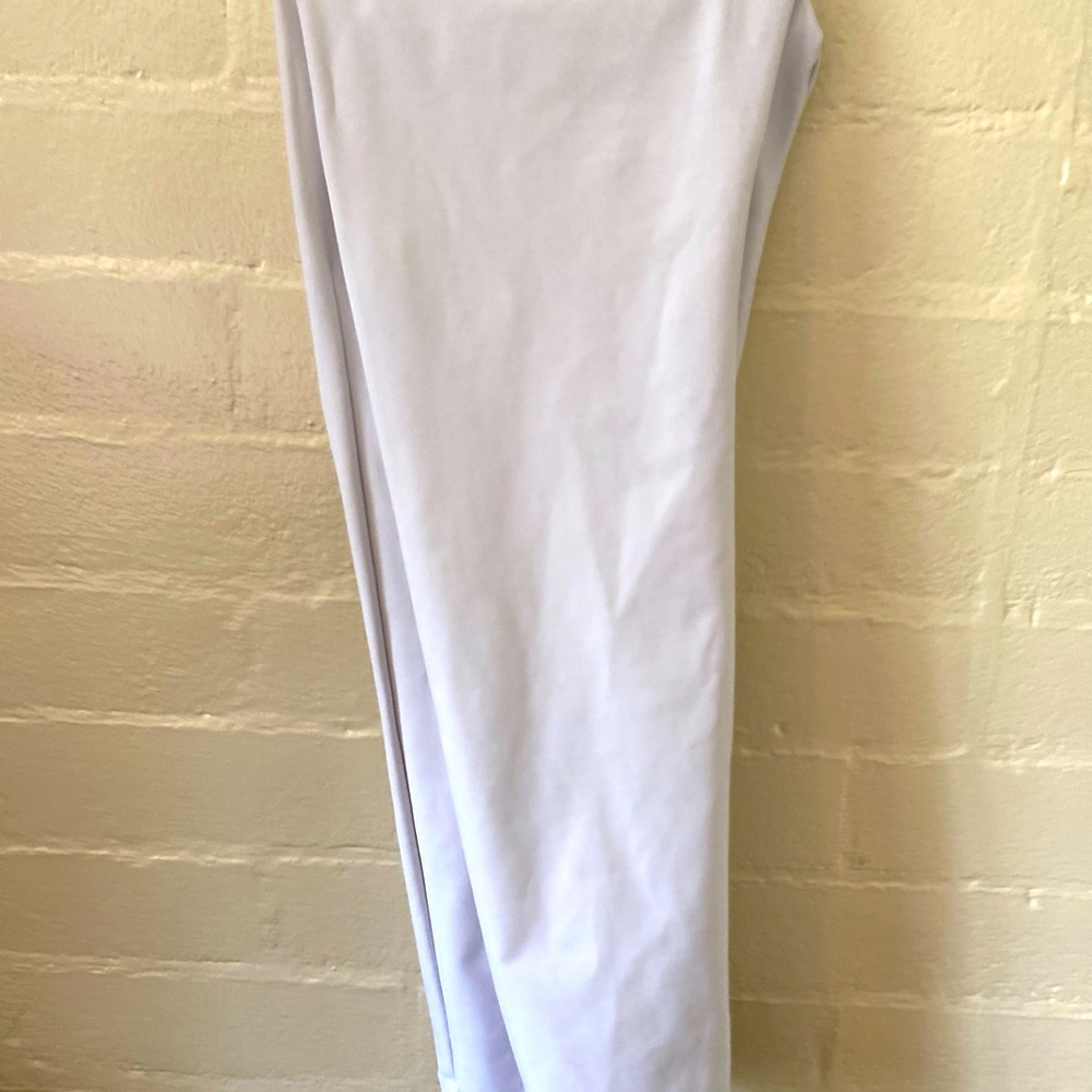 Descente Men’s golf pants. Size is 34 and color is White